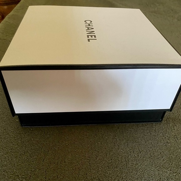 NEW Chanel Perfume Box with Assorted Samples - Picture 3 of 9